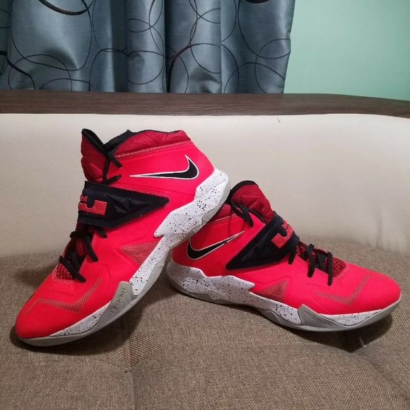 nike lebron zoom soldier 7